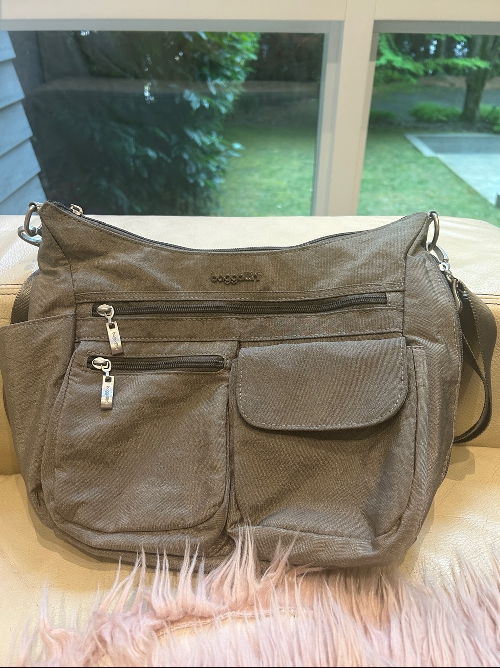 Baggallini Modern Everywhere Crossbody Bag - Grey